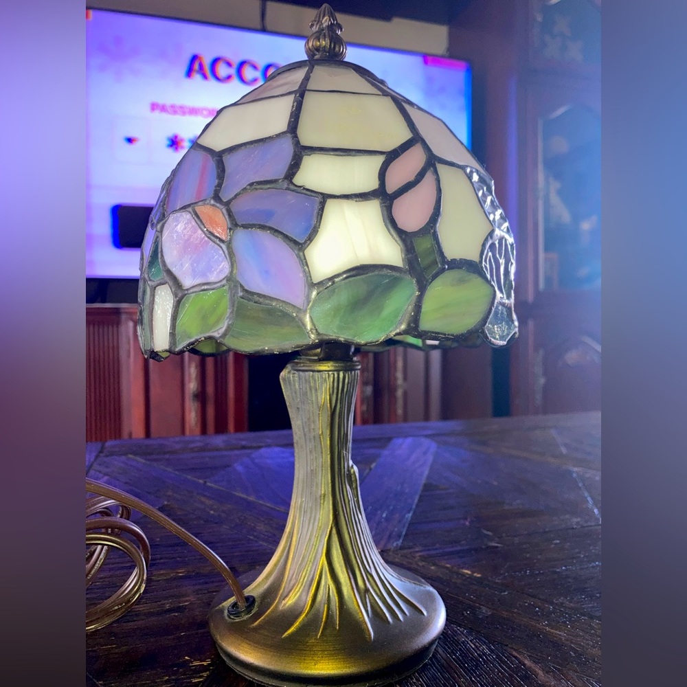Dale Tiffany Mini desk lamp purple flowers